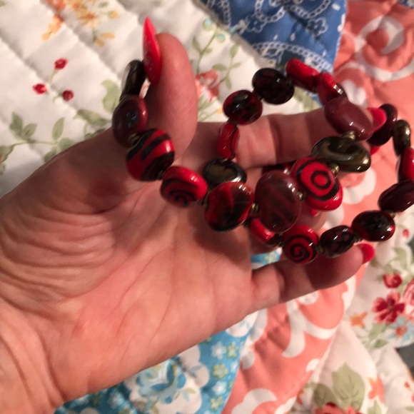 Beautiful spiral porcelain cuff - Picture 2 of 3